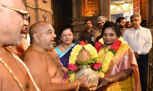 నారసింహుడి సన్నిధిలో గవర్నర్ తమిళిసై
