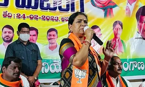 అర్హులైన భార్యాభర్తలకు పింఛన్లు ఇస్తాం: డీకే అరుణ