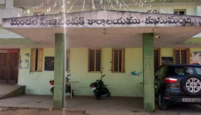 కలగానే మహిళా సాధికారత.. పెత్తనమంతా వారిదే! కలగానే మహిళా సాధికారత.. పెత్తనమంతా వారిదే!