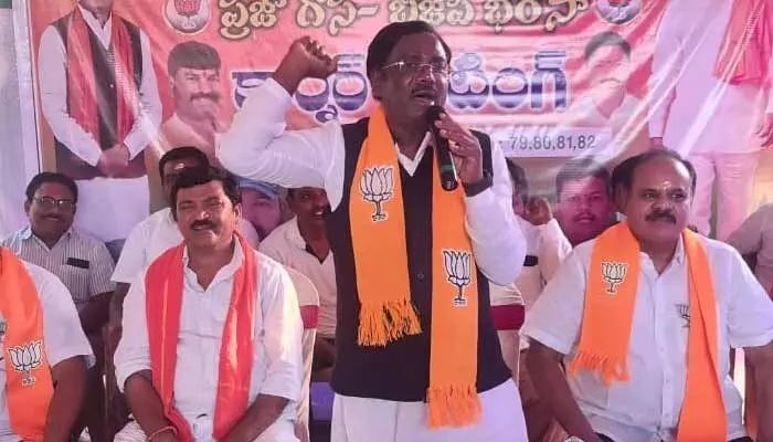 ఇలాంటి దుర్మార్గమైన ముఖ్యమంత్రి మనకు అవసరమా..? ఇలాంటి దుర్మార్గమైన ముఖ్యమంత్రి మనకు అవసరమా..?