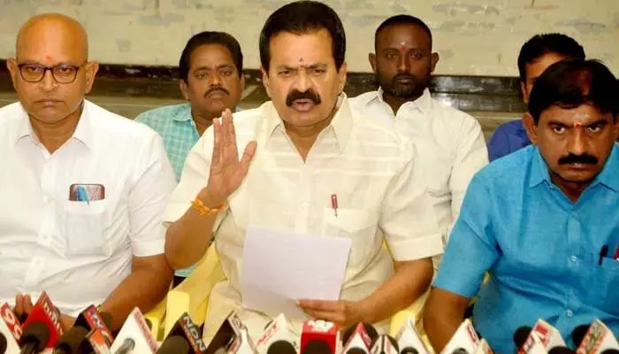 ఆయన సైగ చేస్తే కొడాలి నాని అంతు చూస్తాం: కోటంరెడ్డి ఆయన సైగ చేస్తే కొడాలి నాని అంతు చూస్తాం: కోటంరెడ్డి