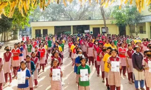 వీధి కుక్కల పట్ల విద్యార్థులు అప్రమత్తంగా ఉండాలి: డీసీ నాగమణి