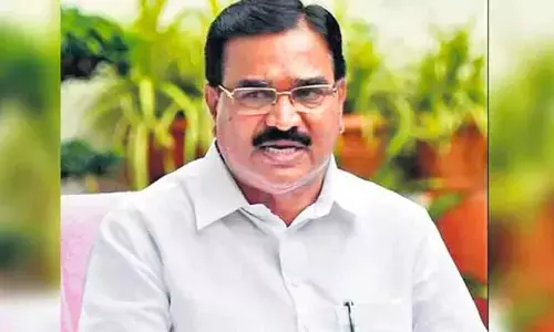 వనపర్తిలో కారుకు ఎదురెళ్తున్న బీఆర్ఎస్ నేతలు