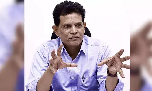 మాజీ ఐఏఎస్ అధికారి ఆకునూరి మురళి సంచలన వ్యాఖ్యలు