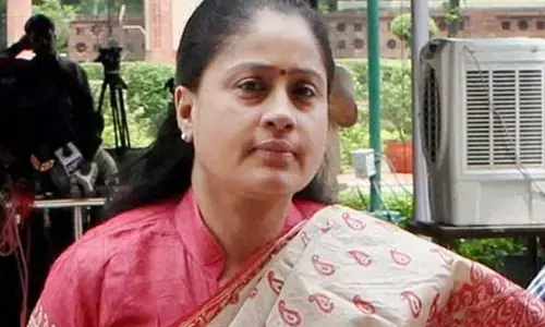 మెడికల్ విద్యార్థులపై పని ఒత్తిడి పెరిగింది: విజయశాంతి