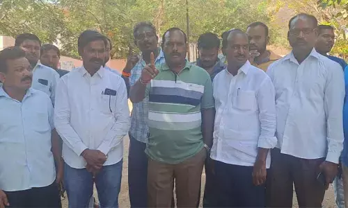 మంత్రిని విమర్శించే స్థాయి మీకు లేదు: పడాల జలందర్
