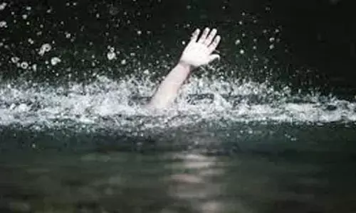 Nellore: చెరువులో పడవ బోల్తా.. ఆరుగురు చిన్నారుల గల్లంతు