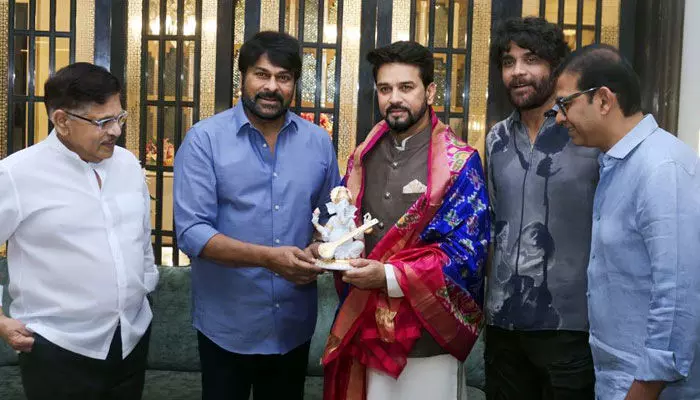 చిరంజీవి నివాసానికి కేంద్రమంత్రి చిరంజీవి నివాసానికి కేంద్రమంత్రి