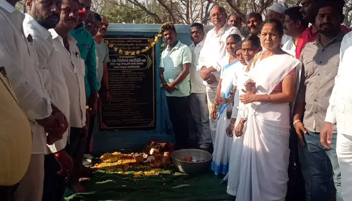 పేద కుటుంబాలకు అండగా బీఆర్ఎస్ ప్రభుత్వం : రసమయి పేద కుటుంబాలకు అండగా బీఆర్ఎస్ ప్రభుత్వం : రసమయి