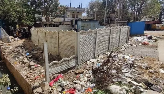 సంగారెడ్డి మున్సిపల్ పరిధిలో ప్రభుత్వ స్థలం కబ్జా.. సంగారెడ్డి మున్సిపల్ పరిధిలో ప్రభుత్వ స్థలం కబ్జా..