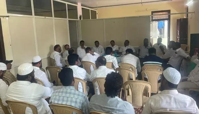 అవినీతి సబ్ రిజిస్టార్ పై చర్యలు తీసుకోవాలి : జాయింట్ యాక్షన్ కమిటీ అవినీతి సబ్ రిజిస్టార్ పై చర్యలు తీసుకోవాలి : జాయింట్ యాక్షన్ కమిటీ