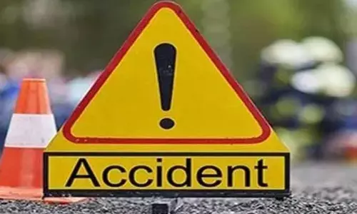 Anakapalli: కారు బోల్తా.. ఐదుగురికి గాయాలు