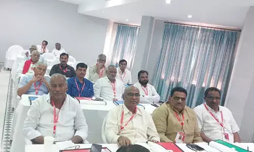 సిసోడియా సంగతి సరే.. అదానీని ఎప్పుడు అరెస్ట్ చేస్తారు: కూనంనేని