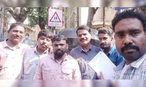 విద్యుత్ మీటర్ రీడింగ్ కార్మికుల డేటా సేకరించాలి.. కలెక్టర్‌కు కార్మికుల వినతి