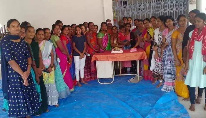 రుద్రంగిలో ఘనంగా ప్రపంచ టైలర్స్ డే వేడుకలు రుద్రంగిలో ఘనంగా ప్రపంచ టైలర్స్ డే వేడుకలు