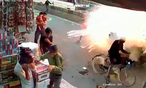 దేశ రాజధానిలో ఈ-రిక్షా పేలి వ్యక్తి మృతి