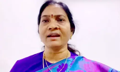 తెలంగాణ మంత్రులందరి అధికారులు ఆయన ఒక్కడి చేతిలోనే: ఇందిరా శోభన్ ఫైర్
