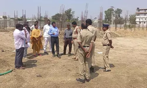 హైకోర్టు ఆదేశాలతో కాలువ జాయింట్ సర్వే కోసం తనిఖీ..