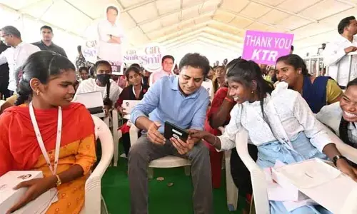 ఒక్కో ట్యాబ్ విలువ రూ. 86 వేలు.. మీకు వీటిని ఫ్రీగా ఇస్తున్నాం... బాగా చదువుకోండి