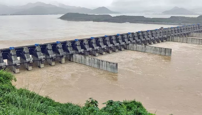 సూత్రధారులెవరు ?..  అలజడి రేపిన ‘దిశ’ కథనం