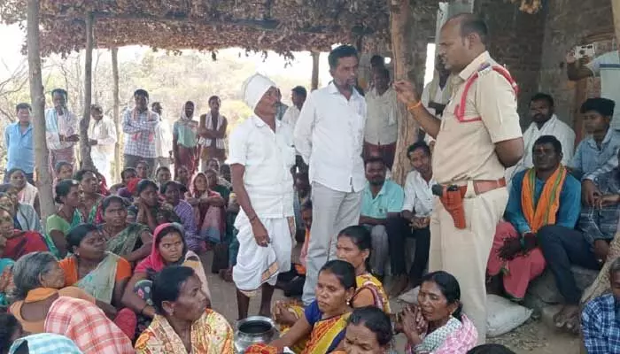 ఆలయాలు ధ్వంసం చేసిన దోషులను కఠినంగా శిక్షించాలి... ఆలయాలు ధ్వంసం చేసిన దోషులను కఠినంగా శిక్షించాలి...
