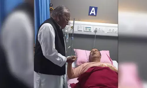 కోలుకో మిత్రమా.. డీఎస్‌కు వీహెచ్ పరామర్శ