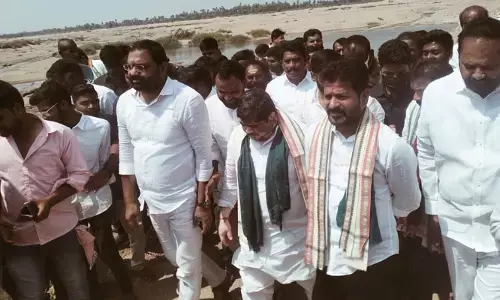క్వారీల పేరుతో ఇసుక మాఫియాకు పాల్పడుతున్నారు.. టీపీసీసీ చీఫ్ రేవంత్ రెడ్డి