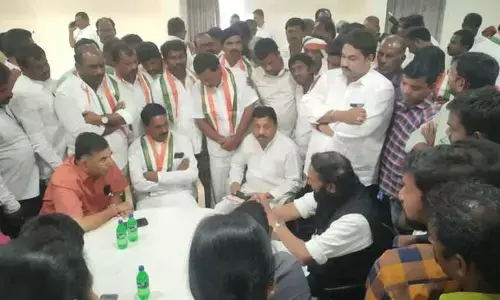 భగ్గుమన్న కాంగ్రెస్ పార్టీ విభేదాలు... రచ్చకెక్కిన వర్గపోరు