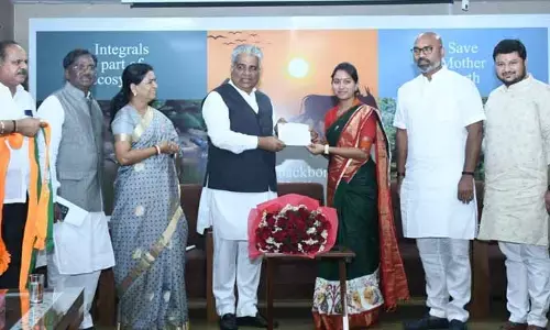 బీజేపీలోకి భోగ శ్రావణి