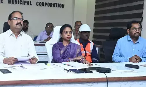 మ్యాన్ హోల్ నుంచి మెషిన్ హోల్ దిశగా నెల్లూరు