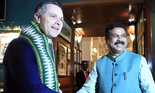 గుజరాత్‌లో రెండు ఆస్ట్రేలియన్ యూనివర్సిటీ క్యాంపస్‌‌లు.. కేంద్ర మంత్రి కీలక ప్రకటన