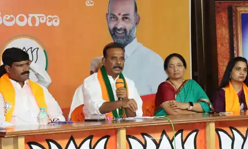 ప్రీతిది హత్యా.. ఆత్మహత్యా.. ప్రభుత్వం తేల్చాల్సిందే: మాజీ MP బూర డిమాండ్