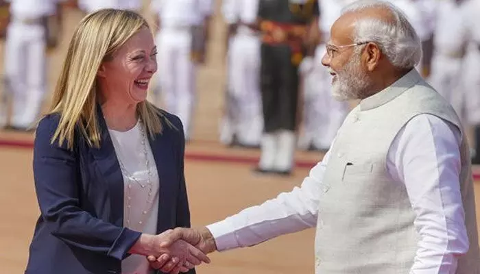ఇటలీ ప్రధాని జార్జియా మెలోనికి స్వాగతం పలికిన ప్రధాని మోదీ ఇటలీ ప్రధాని జార్జియా మెలోనికి స్వాగతం పలికిన ప్రధాని మోదీ