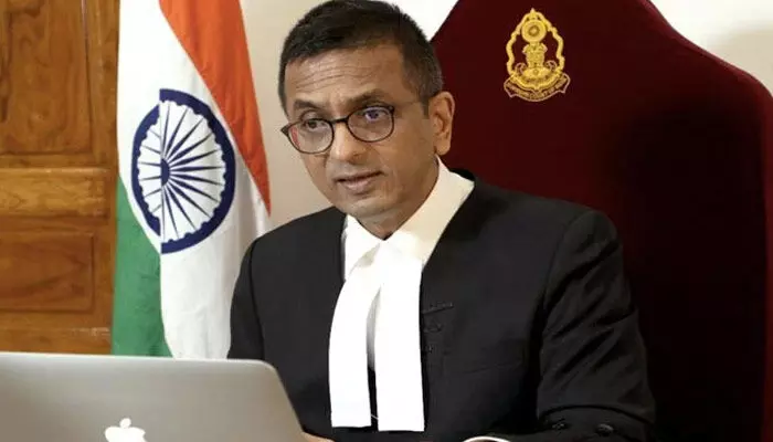 కోర్టును వదిలి వెళ్లండి.. న్యాయవాదిపై సీజేఐ ఆగ్రహం కోర్టును వదిలి వెళ్లండి.. న్యాయవాదిపై సీజేఐ ఆగ్రహం