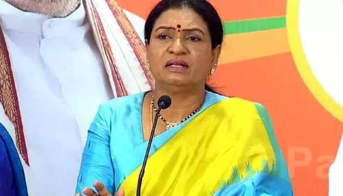కవితను అరెస్ట్ చేస్తారనే భయంతోనే ఆరోపణలు: డీకే అరుణ కవితను అరెస్ట్ చేస్తారనే భయంతోనే ఆరోపణలు: డీకే అరుణ
