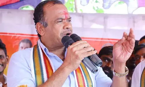 తెలంగాణకు హోంమంత్రి ఉన్నాడా.. ఎంపీ కోమటిరెడ్డి సీరియస్