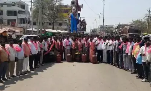 అచ్చంపేటలో బీఆర్ఎస్ ధర్నా
