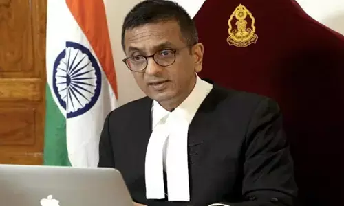 కోర్టును వదిలి వెళ్లండి.. న్యాయవాదిపై సీజేఐ ఆగ్రహం