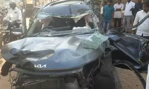 చేవెళ్లలో కారు బీభత్సం.. 20 బైక్‌లు ధ్వంసం!