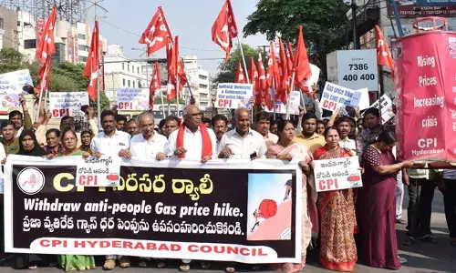 దేశ ఆర్థిక మంత్రి నిర్మల సీతారామన్‌ వెంటనే రాజీనామా చేయాలి: CPI డిమాండ్