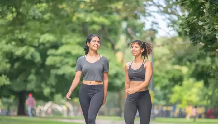 Walking: జస్ట్ 11 మినిట్స్ వాకింగ్.. మీ ఆయుష్షును పెంచుతుంది! Walking: జస్ట్ 11 మినిట్స్ వాకింగ్.. మీ ఆయుష్షును పెంచుతుంది!