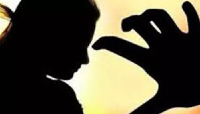 తిమ్మాజిపేటలో దారుణం: ఆ కోరిక తీర్చలేదని మహిళ గొంతు కోసిన కామాంధుడు..! తిమ్మాజిపేటలో దారుణం: ఆ కోరిక తీర్చలేదని మహిళ గొంతు కోసిన కామాంధుడు..!
