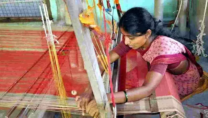 నేతన్నలకు కరువైన రాజకీయ బలం నేతన్నలకు కరువైన రాజకీయ బలం