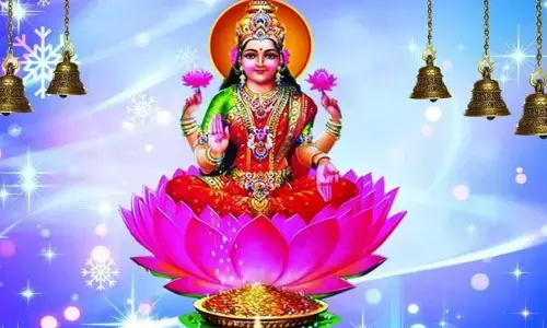 శుక్రవారం లక్ష్మీ దేవిని ఇలా పూజిస్తే.. మీ ఇంటి నిండా సంపదే!