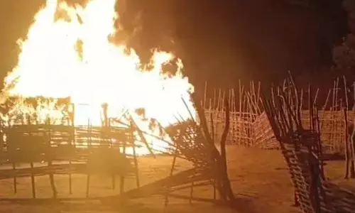 చెంచుపెంటలో నాలుగు పూరి గుడిసెలు దగ్ధం