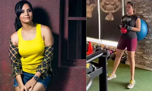 హాట్ తైయ్స్‌ వర్క్ అవుట్‌తో చెమటలు పట్టిస్తున్న అనసూయ
