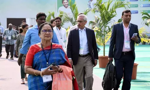తీరానికి తరలివచ్చిన డెలిగేట్స్