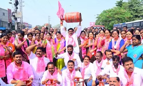 పేద ప్రజల నడ్డి విరుస్తున్న కేంద్రం : ఎమ్మెల్యే జిఎంఆర్