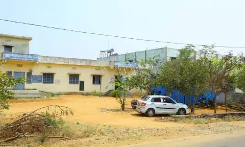 ఆ కార్యాలయంలో మహిళలకు ఆత్మగౌరవం ఏది..