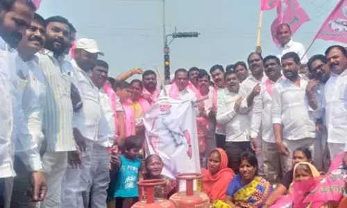 కేంద్ర ప్రభుత్వాన్ని గద్దె దింపాలి :  ఎమ్మెల్యే మదన్ రెడ్డి